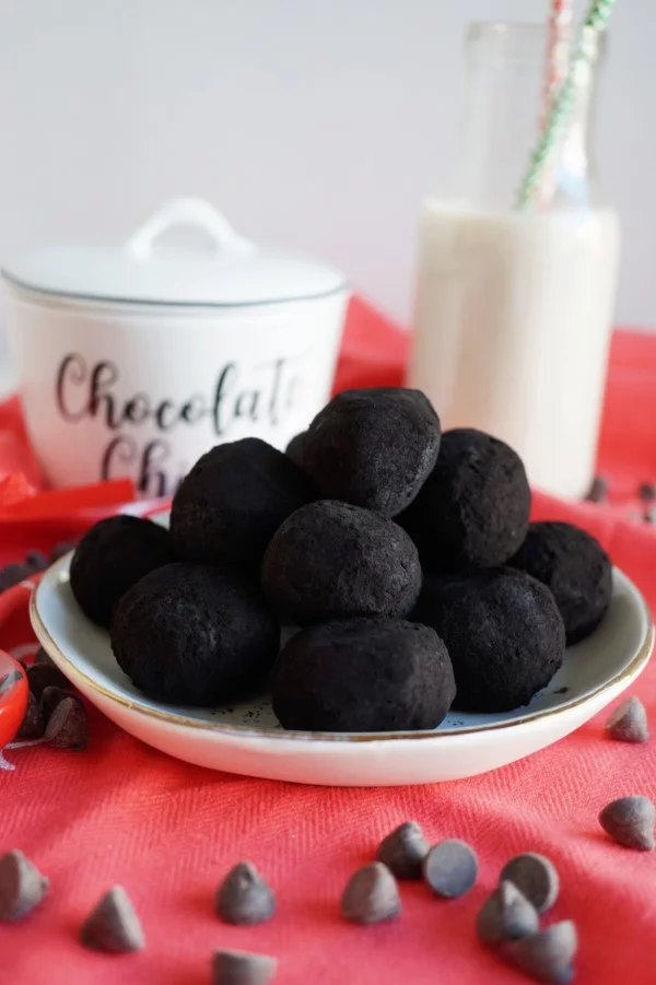 Tiramisu Pralinen – 4 Zutaten Rezept für den kleinen Hunger schwarzer kakao visuell attraktiv