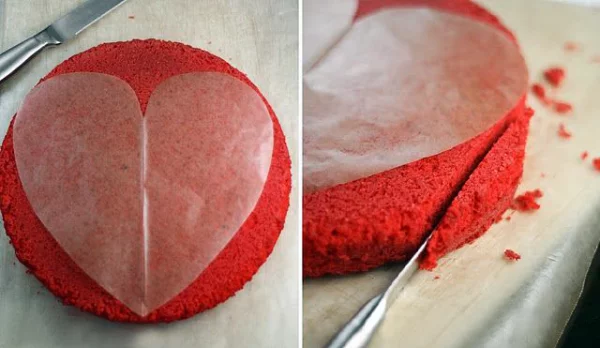 Herztorte zum Valentinstag fertig gebackenen Kuchen in Herzform schneiden anhand Schablone