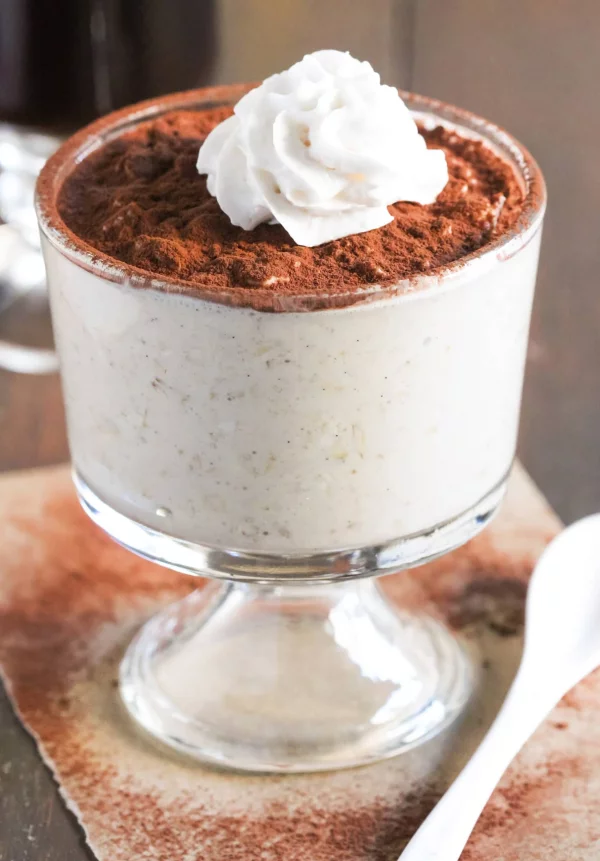 Tiramisu Porridge – gesundes Rezept mit Haferflocken für ein frönendes Frühstück creme mix in dessertglas