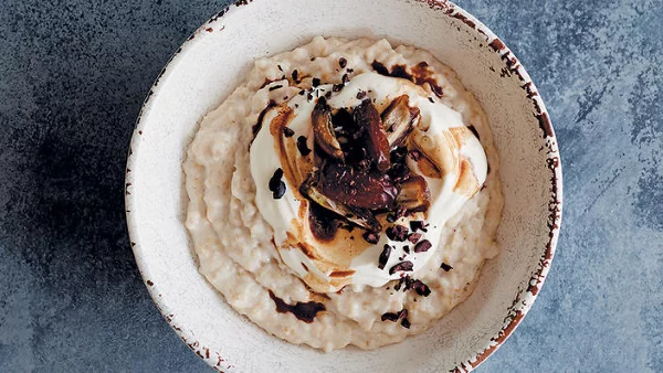 Tiramisu Porridge – gesundes Rezept mit Haferflocken für ein frönendes Frühstück haferbrei mit kaffeegeschmack und creme