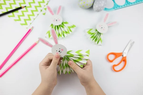 Deko Ideen zu Ostern aus Papier mit Kindern basteln