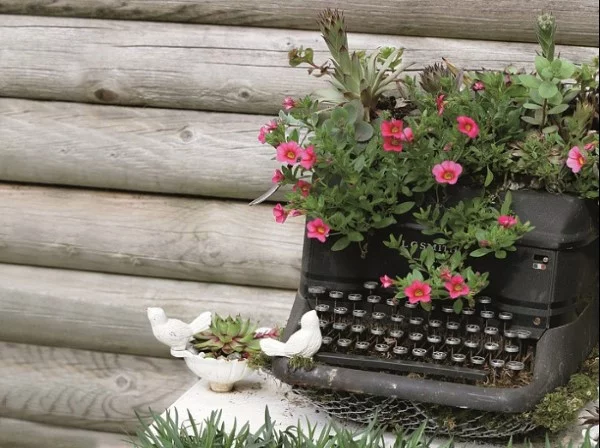 Gartendeko selber machen – Upcycling Bastelideen fuer Gross und Klein schreibmaschine vintage