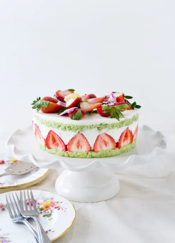 Erdbeer Basilikum Torte – frisches Rezept fuer alle sommerliche Anlaesse leckere und einfache torte