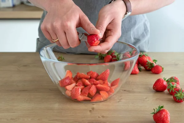 Spargelsalat mit Erdbeeren spargel gesund erdbeeren mundgerecht schneiden
