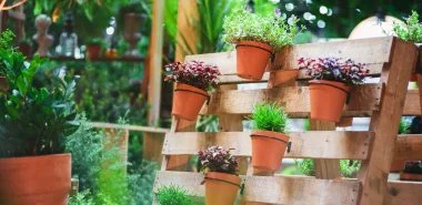 Gartendeko mit Paletten  - So können Sie Ihren Außenbereich günstig und kreativ verschönern!