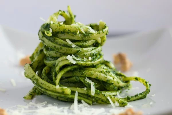 Baerlauchpesto selber machen – einfache Rezeptideen mit italienischer Note italienische nudeln pasta mit pesto