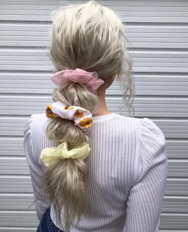 Bubble Braids – traumhafter Sommertrend 2022 in 3 Varianten bubble pony mit scrunchies retro