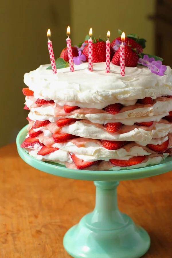 Erdbeer Rhabarber Torte – einfaches Rezept wie vom Konditor sahnetorte geburtstag party kinder