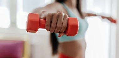 Winkearme trainieren: Die 4 besten Oberarmübungen für Frauen