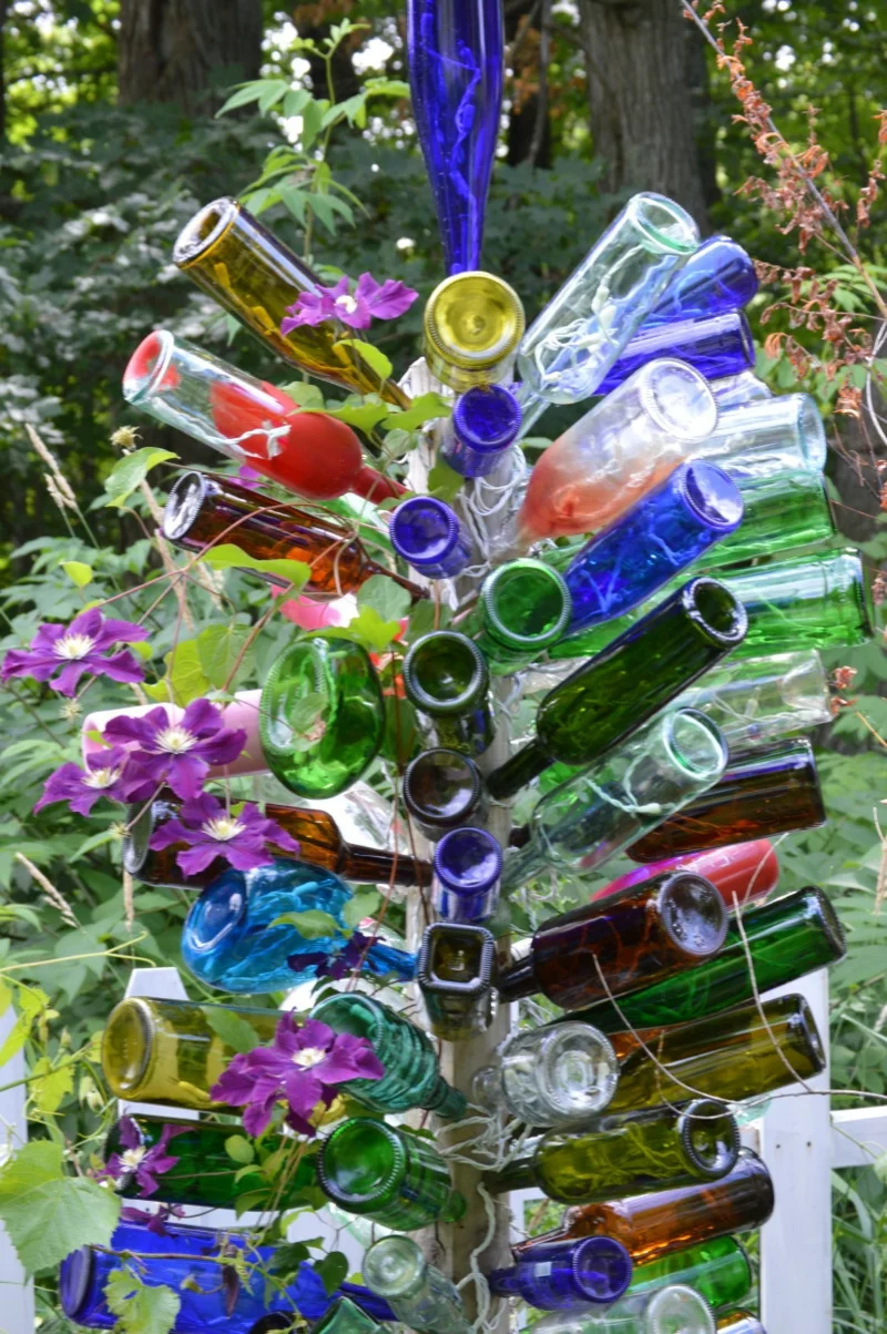 glasflaschen upcycling ideen gartendeko kunstbaum