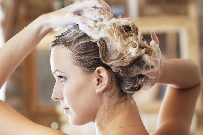 Haare waschen ohne Shampoo – Wie sinnvoll ist No-Poo haare richtig woechentlich waschen