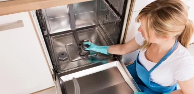 Spülmaschine reinigen mit Hausmitteln – Schluss mit Geruch und Kalk