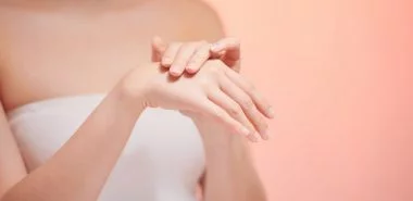 Japanische Maniküre: So werden Ihre Nägel gesund und kräftig!