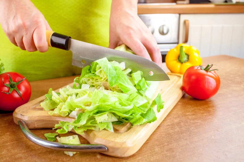 Salatsuppe – Zero Waste Food Trend mit Liebe zur Natur salat richtig schneiden