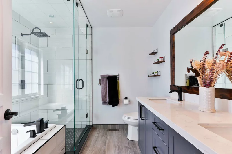 kleines badezimmer richtig einrichten spiegel waschtisch