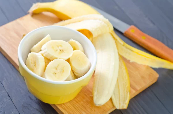 Bananen-Diaet morgens eine Banane essen Kilos verlieren leicht populaere Methode