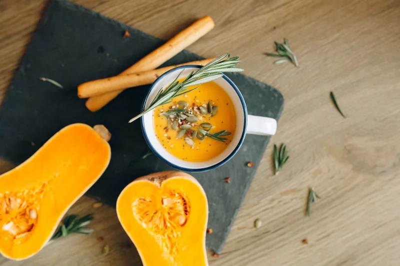 Herbstliche Suppe – 2 Rezeptideen fuer regnerische Tage kuerbis suppe maronen cremesuppe