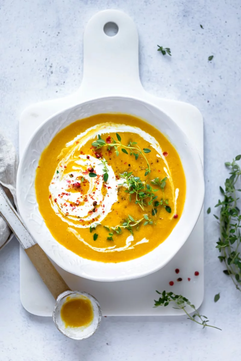 Herbstliche Suppe – 2 Rezeptideen fuer regnerische Tage orange kuerbis suppe idee