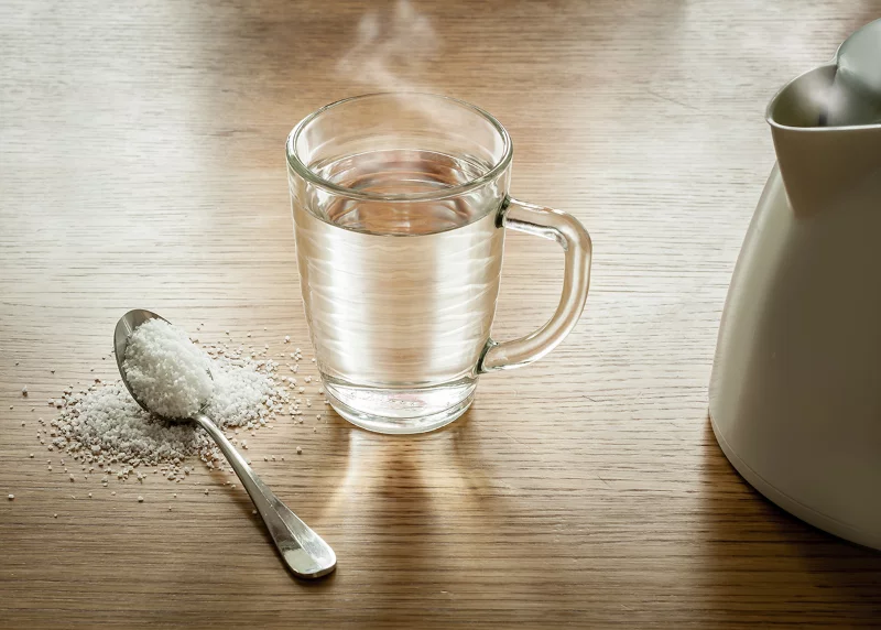 Kochsalzloesung selber machen – Anleitung, Anwendungen und Vorteile heisses wasser salz