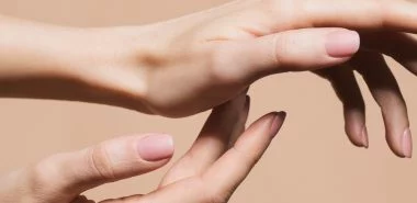 Nail Slugging - So gelingt Ihnen der ultimative Nagelpflege-Trend auf TikTok!