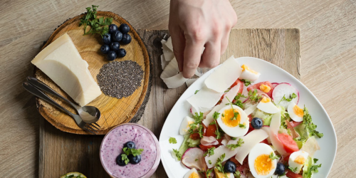 Gewicht reduzieren Eiersalat mit viel frischem Gemuese gesund essen abnehmen