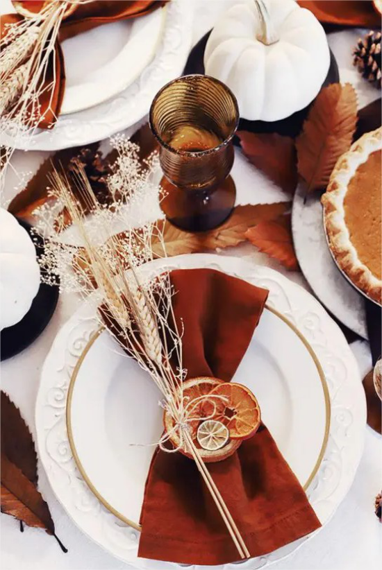 Thanksgiving in den USA einen visuellen Kontrast schaffen zwischen Kastanienbraun Weiss