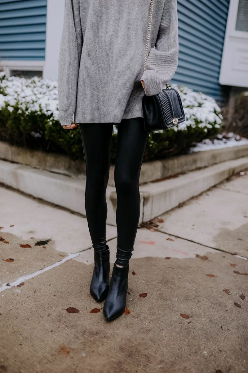 oversize pullover kombinieren grauer pulli schwarze leggings